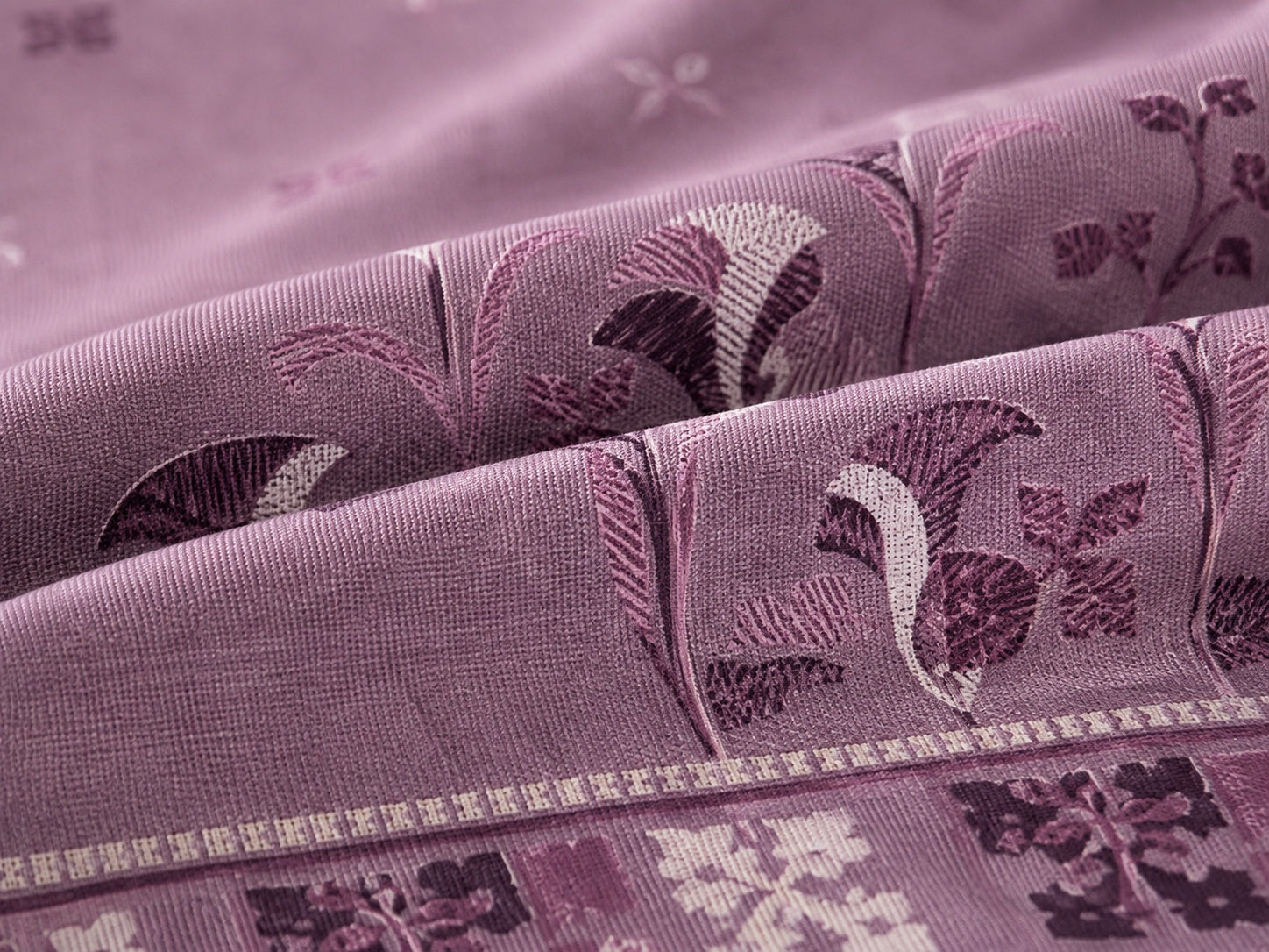 Lavender Floral Bedsheet Set – Elegant Botanical Bloom Print with Paris Heritage Design & 2 Pillow Covers